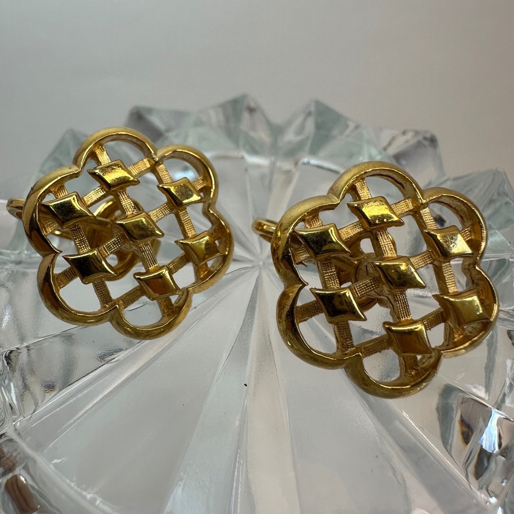Trifari Womens Clip On Earrings Gold Tone Lattice Vintage Excellent Scalloped